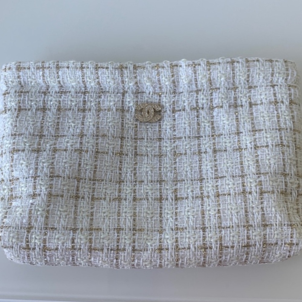 CHANEL Cream and Gold Tweed
Cosmetics Bag